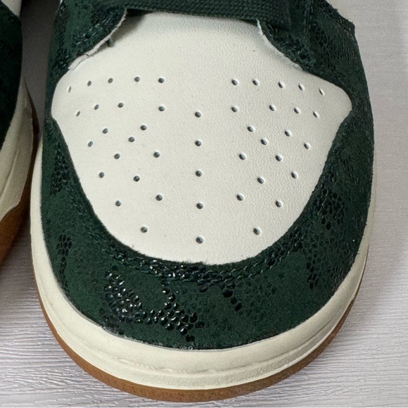 Nike Dunk Low Womens Green Snake FQ8893-397 Size 11W/9.5M Brand New 💯 Authentic - Picture 6 of 13